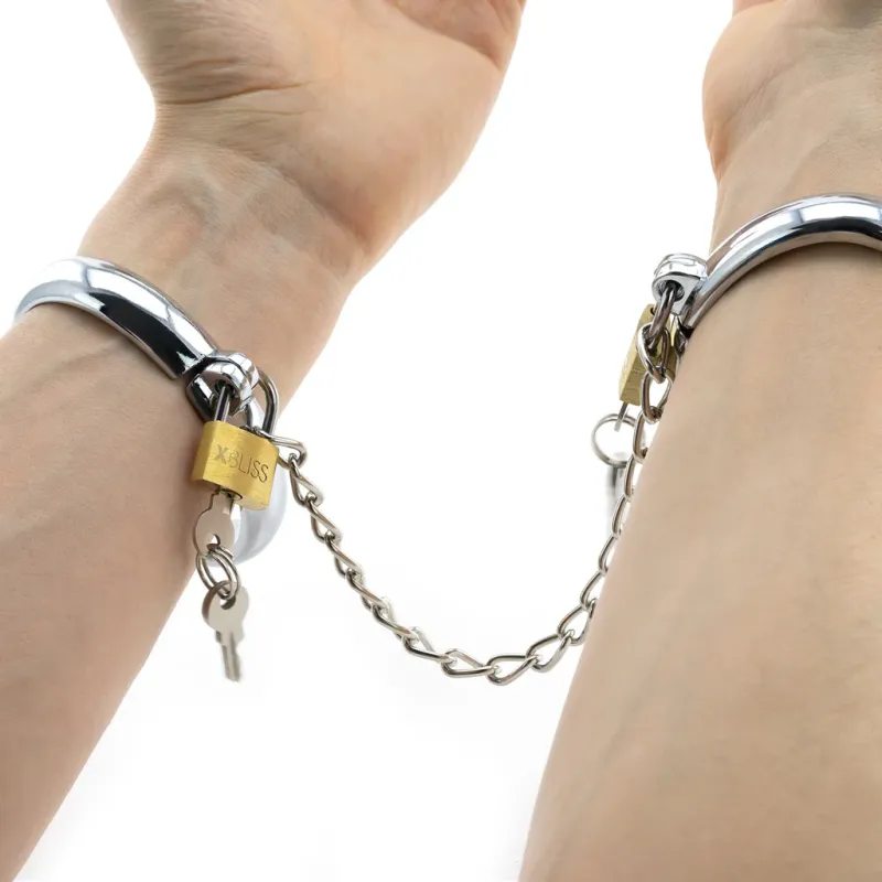 Oval Metal Medium Locking Cuffs with Chain